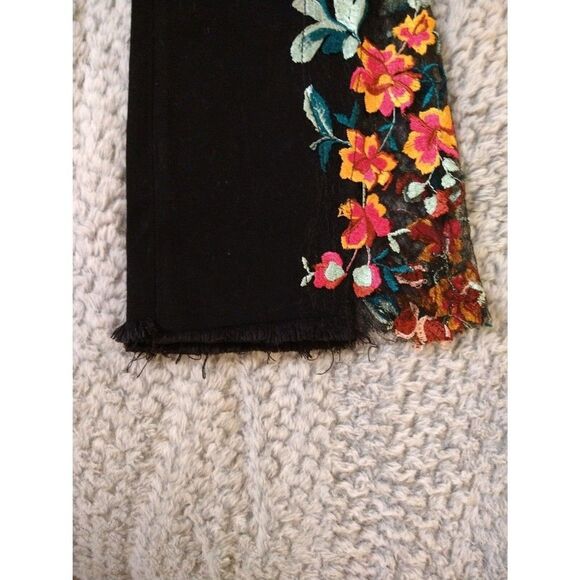 We the free Embroidered floral denim capri Sz 24 Blk Boho Cottagecore Feminine - Picture 6 of 11